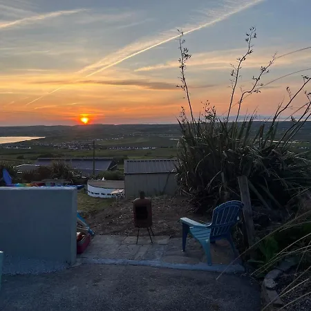 Hillside Hideaway شقة *