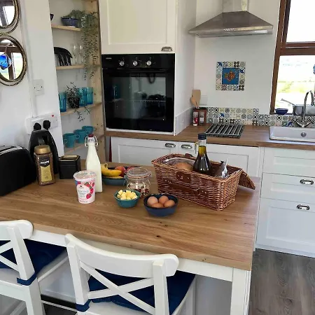 Hillside Hideaway شقة