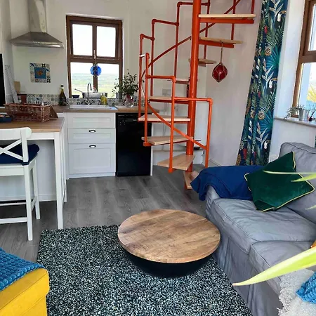 Hillside Hideaway דירה להינץ'