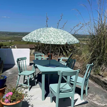 Hillside Hideaway דירה