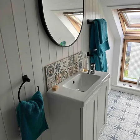 Hillside Hideaway شقة *