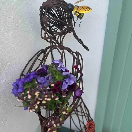 Hillside Hideaway اهينتش