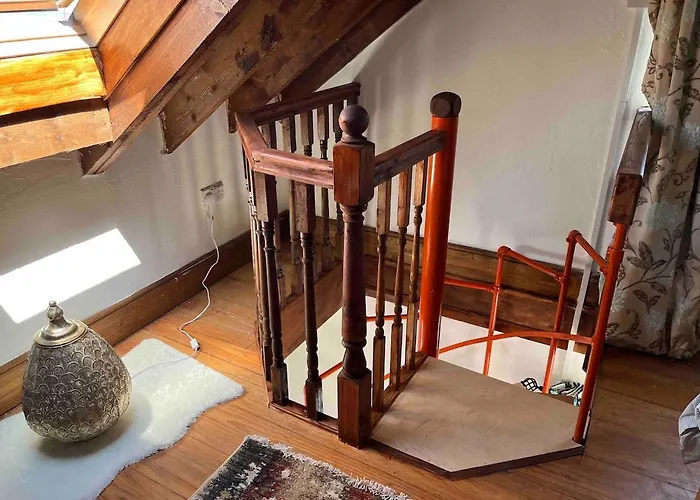 Hillside Hideaway *